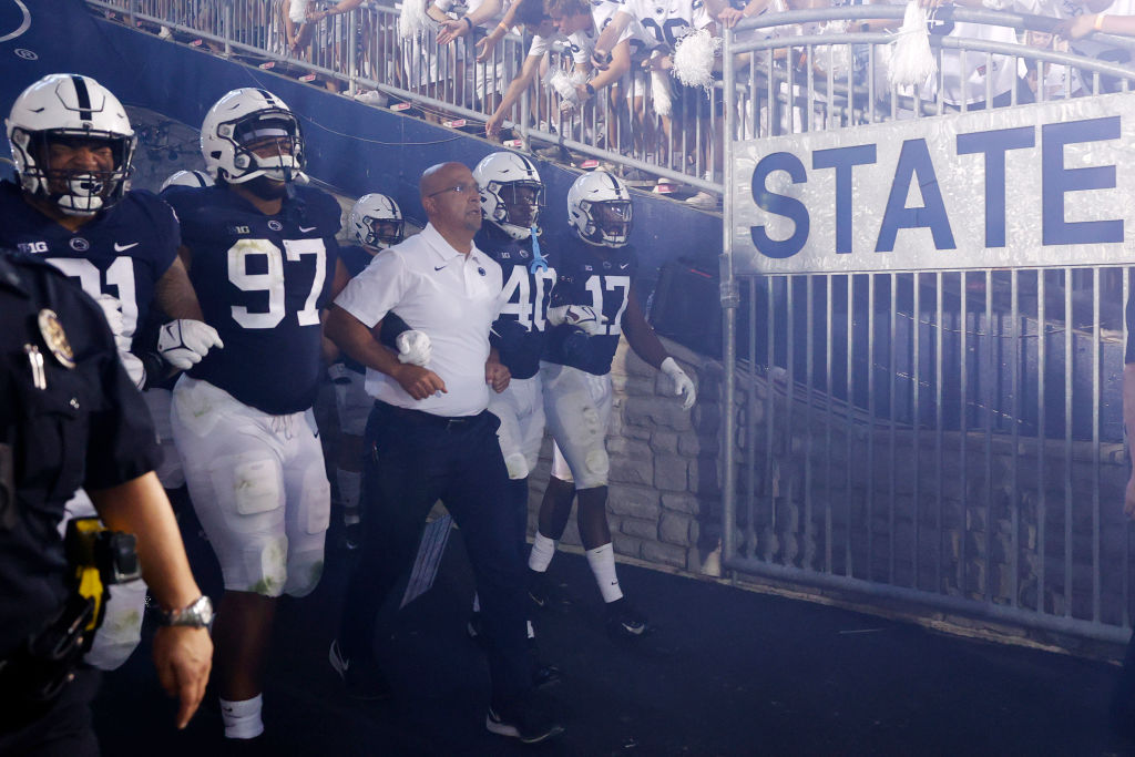 Penn State Moves Up, Clemson Drops In College Football AP Top 25 1