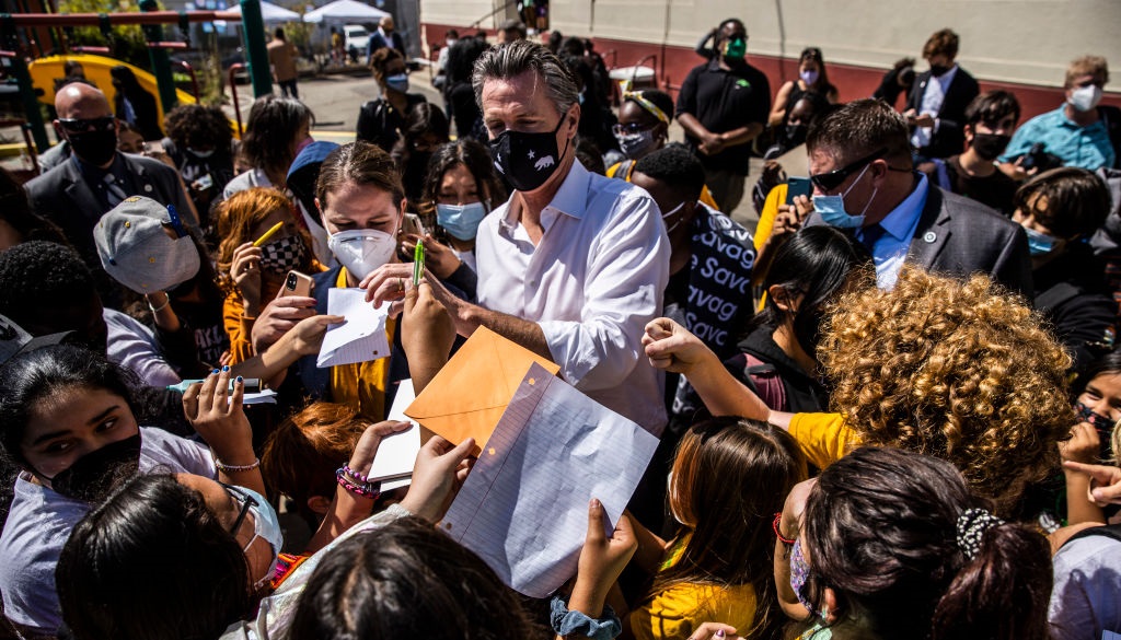 Schoolkids Give ‘Energized’ Newsom Rock Star Treatment After Recall Attempt Fails 1