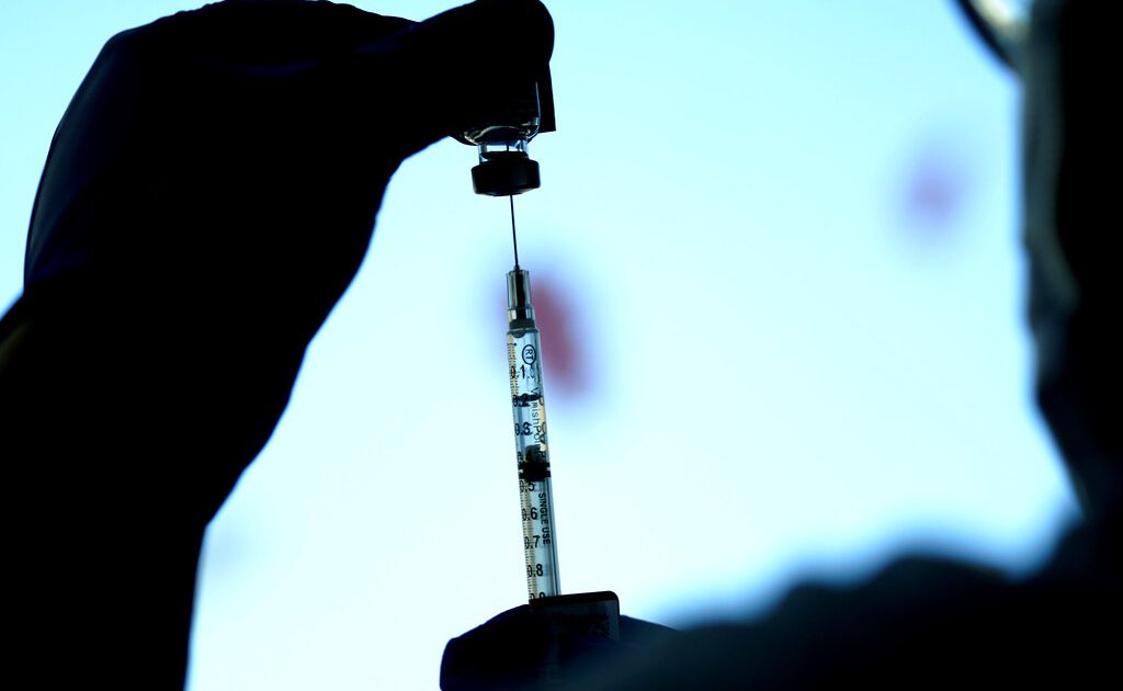 New Data: Omicron makes vax mandates obsolete 1 image
