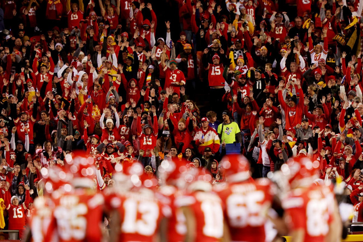 WATCH Arrowhead Stadium Crowd Sings National Anthem Following
