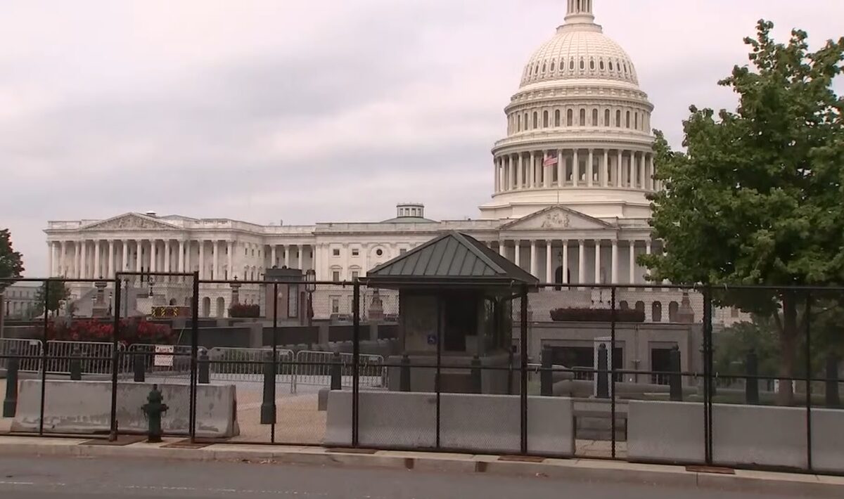 Democrats Who Won’t Build Border Wall Build Border Fence Around US Capitol 1 image