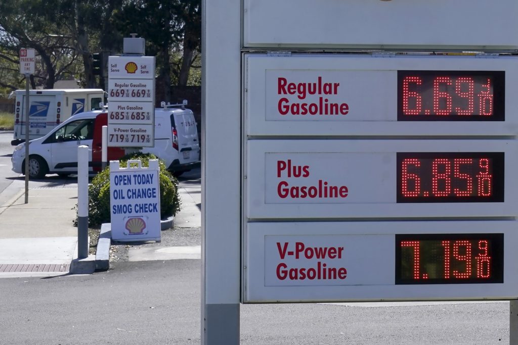 Climate Change Alarmists Pressure Banks to Drop Fossil Fuel Financing amid Soaring Oil and Gas Prices 1 The Associated Press