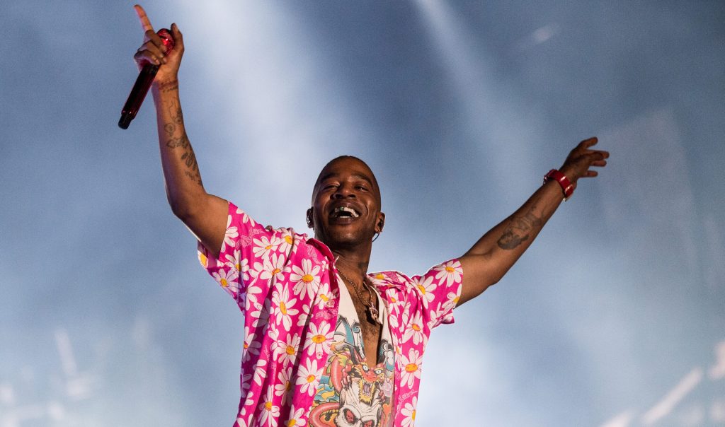 Kid Cudi Storms Off Stage When Fans Won’t Stop Throwing Water Bottles Conservative News Daily™