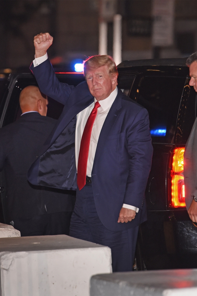 Trump "Fired Up" After FBI Raid - "Has Made Up Mind" About 2024 Run 6 Former President Donald Trump raises his fist during his arrival at Trump Tower on August 9, 2022.