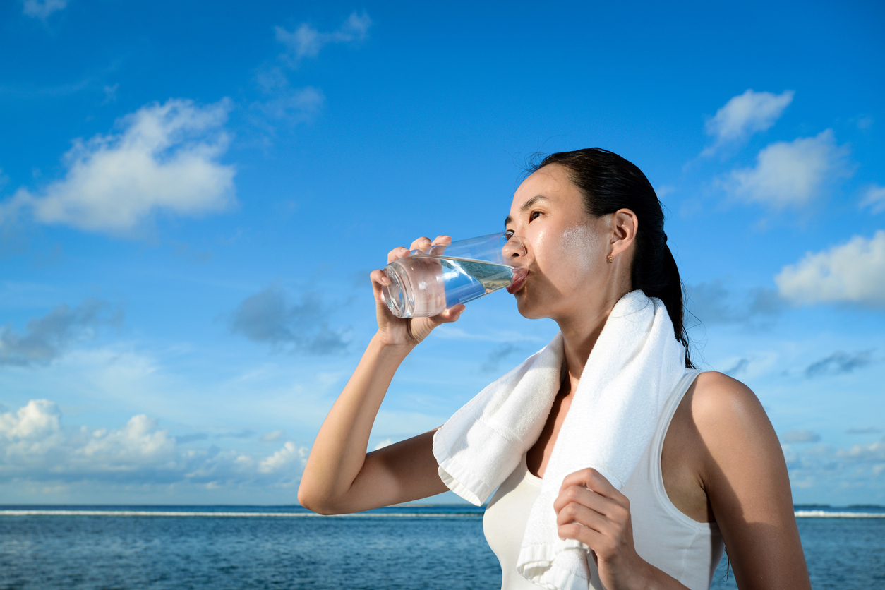 How to Dramatically Cut Your Risk of Liver Cancer 1 Woman drinking water.